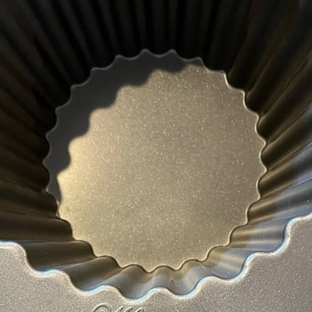 Wilton Giant Cupcake Mold Baking Dish Pan NWOT